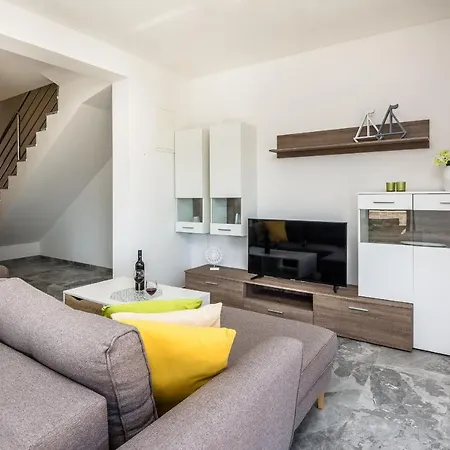 House Mirna