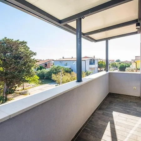 House Mirna Hotel Vir