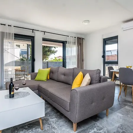 House Mirna Hotel Vir