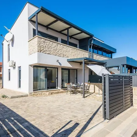 House Mirna
