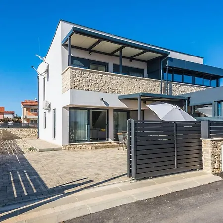House Mirna Vir